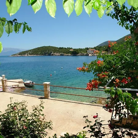 Apartment Nikola 5m From Beach Selca kod Bogomolja