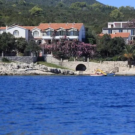 Apartment Nikola 5m From Beach
