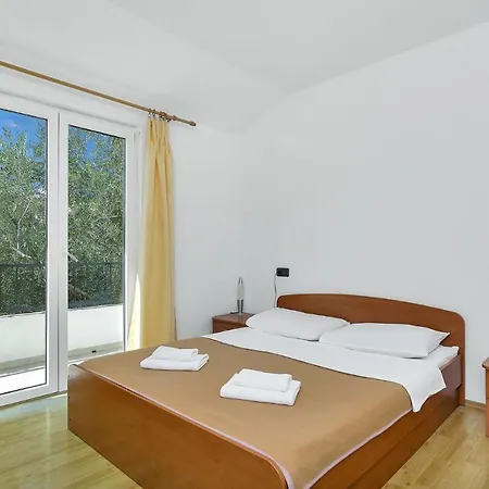Apartment Nikola 5m From Beach