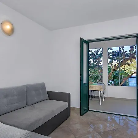 Apartment Nikola 5m From Beach