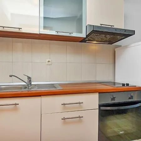 Apartment Nikola 5m From Beach