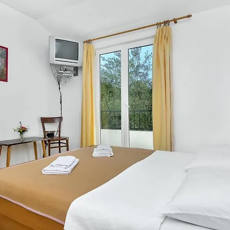 Apartment Nikola 5m From Beach