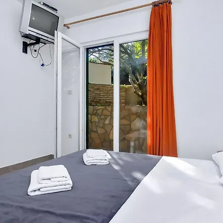 Apartment Nikola 5m From Beach