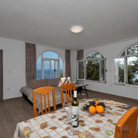 Apartment Nikola 5m From Beach Selca kod Bogomolja