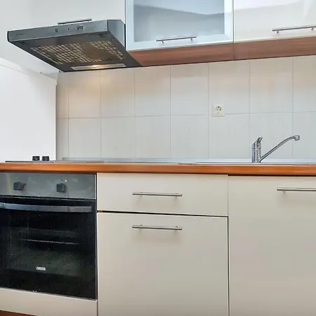 Apartment Nikola 5m From Beach