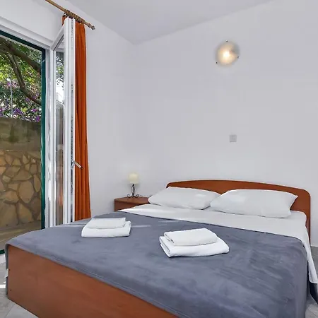 Apartment Nikola 5m From Beach