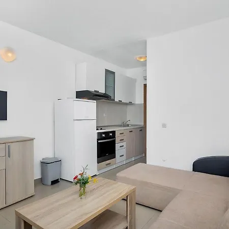 Nikola 5m From Beach Apartment
