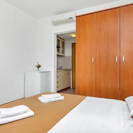Nikola 5m From Beach Apartment