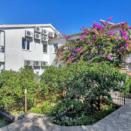 Apartment Nikola 5m From Beach Selca kod Bogomolja